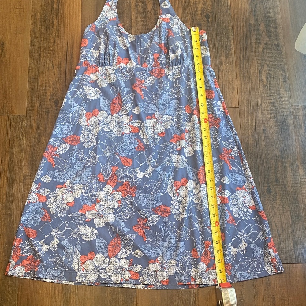 Columbia Blue and Red Patterned Garment - Picture 6 of 7